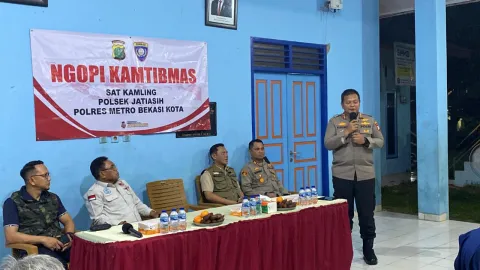Kenalkan Call Center Polri 110, Kapolres Metro Bekasi Kota Ajak Warga Simulasi Pelaporan Darurat