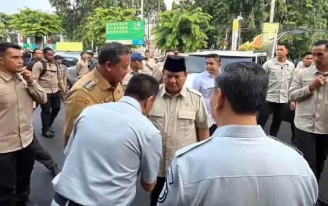 Kronologi Lengkap Kecelakaan KA Hari Ini, Wali Kota Bekasi Sambut Presiden RI Jenguk Korban Kecelakaan KA Bekasi Timur di RSUD CAM