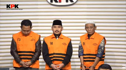 KPK Tetapkan Bupati Bekasi Ade Kuswara Tersangka: Aliran Ijon Proyek Rp 9,5 Miliar Terbongkar, Ayah Ikut Ditahan