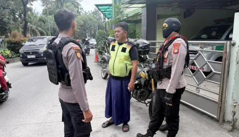 Patroli Presisi Polres Bekasi Kota Edukasi Warga Cegah Kejahatan di Jalan Perjuangan