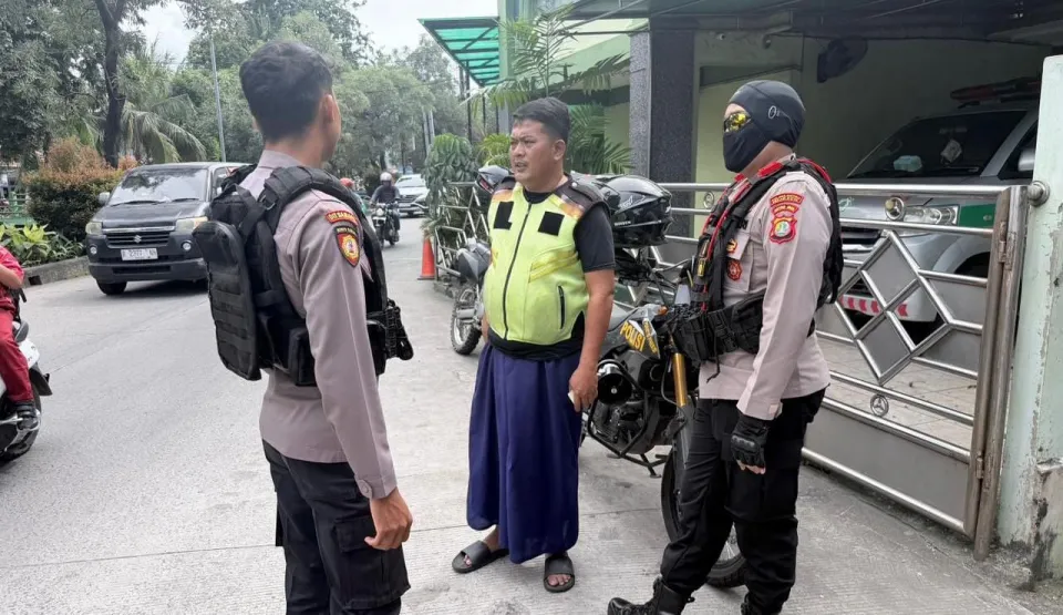Patroli Presisi Polres Bekasi Kota Edukasi Warga Cegah Kejahatan di Jalan Perjuangan
