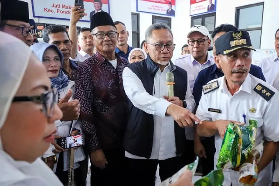 Menko Pangan Zulkifli Hasan Tinjau Koperasi Merah Putih Bekasi, Perkuat Distribusi dan Stabilitas Harga Pangan
