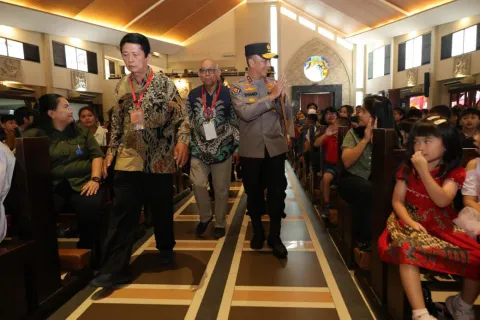 Breaking: Kapolda Sumsel Sapa Jemaat Paskah di Gereja St Yoseph, Ajak Gotong Royong Jaga Kamtibmas