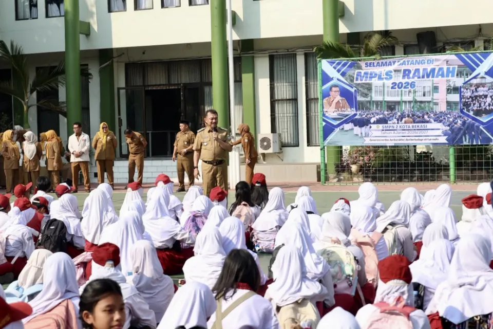Wakil Wali Kota Bekasi Tinjau Hari Pertama Sekolah, Pastikan SMP Negeri Siap Sambut Tahun Ajaran Baru 2026 