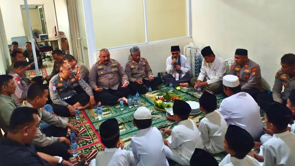 Kapolsek Pondok Gede Santuni 40 Anak Yatim, Pererat Kepedulian Sosial dengan Masyarakat Terbaru