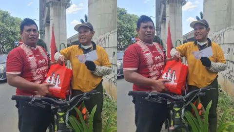 Abdul Harris Bobihoe Kirim Bingkisan Lebaran untuk Pak Dahlan, Pahlawan Kebersihan Cikunir Bekasi