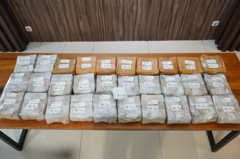 Polda Metro Jaya Gagalkan Peredaran 32 Kg Sabu Asal Malaysia, Satu Tersangka Ditangkap di Bekasi