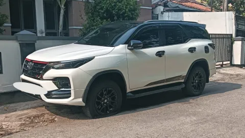 Parkir Liar di Lingkungan Pemkot Bekasi Ditertibkan, Dishub Kempes Ban yang Masih Membandel