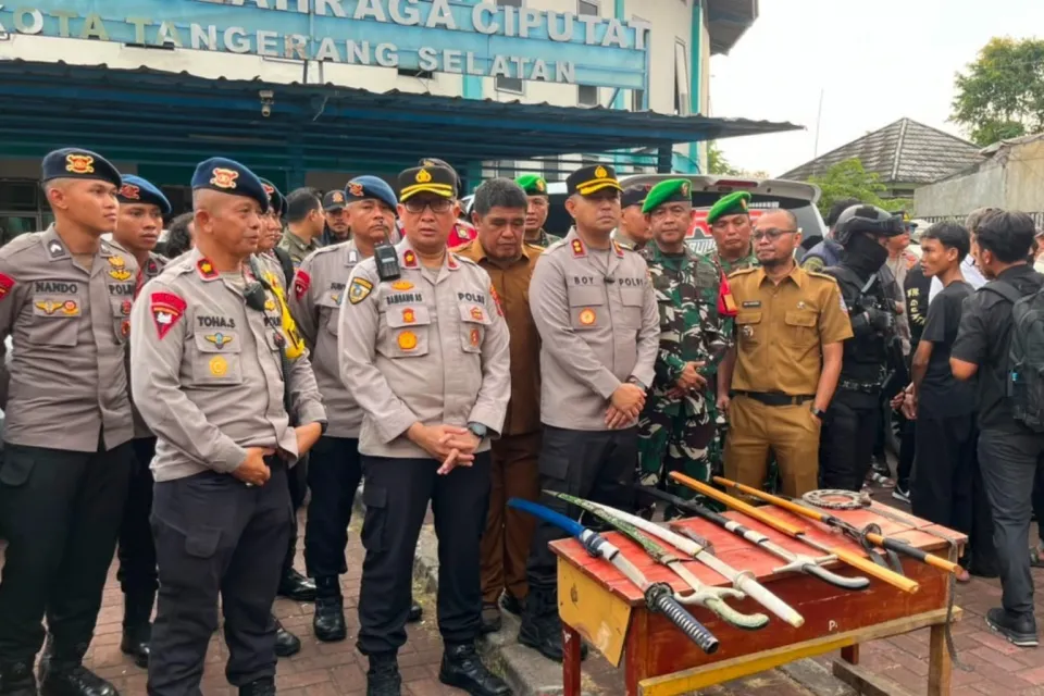Hari Ini Brimob dan Polres Tangsel Amankan 6 Remaja Diduga Hendak Tawuran, 9 Senjata Tajam Disita