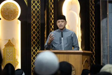 Tarawih Keliling di Medan Satria, Tri Adhianto Soroti Galian Fiber Optik dan Aspirasi Warga