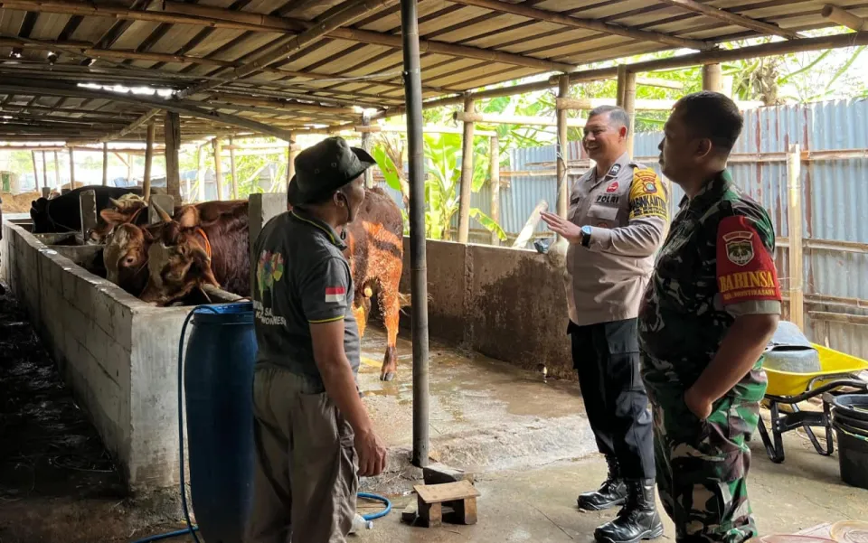 Jelang Idul Adha 2026, Polisi dan TNI Jaga Lapak Hewan Kurban di Bekasi dari Penipuan hingga Hipnotis