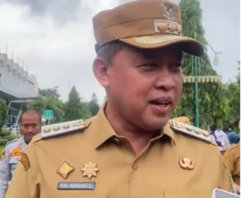 Wali Kota Bekasi Soroti Semangat ASN di Tengah Hujan, Hanya Sedikit yang Ambil WFH!