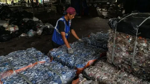 Sampah Dipilah dari Rumah, Warga Bekasi Dorong Ekonomi Sirkular