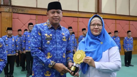 Pemkot Bekasi Terima Penghargaan UHC, Serahkan SPPT PBB-P2 Tahun 2026