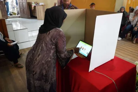 Dedi Mulyadi Tinjau Pilkades Digital di Sumedang, 279 Ribu Pemilih Gunakan Sistem Tablet