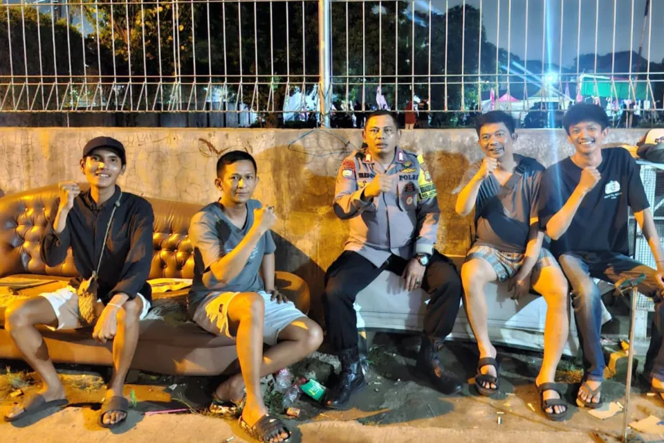 Bhabinkamtibmas Jatiwaringin Patroli Malam, Ajak Warga Wujudkan Lingkungan Aman Jaga Jakarta On The Spot