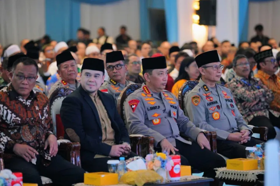Polri Gelar Doa Bersama Serentak di Seluruh Indonesia, Kapolri Serahkan Santunan kepada Anak Yatim Piatu