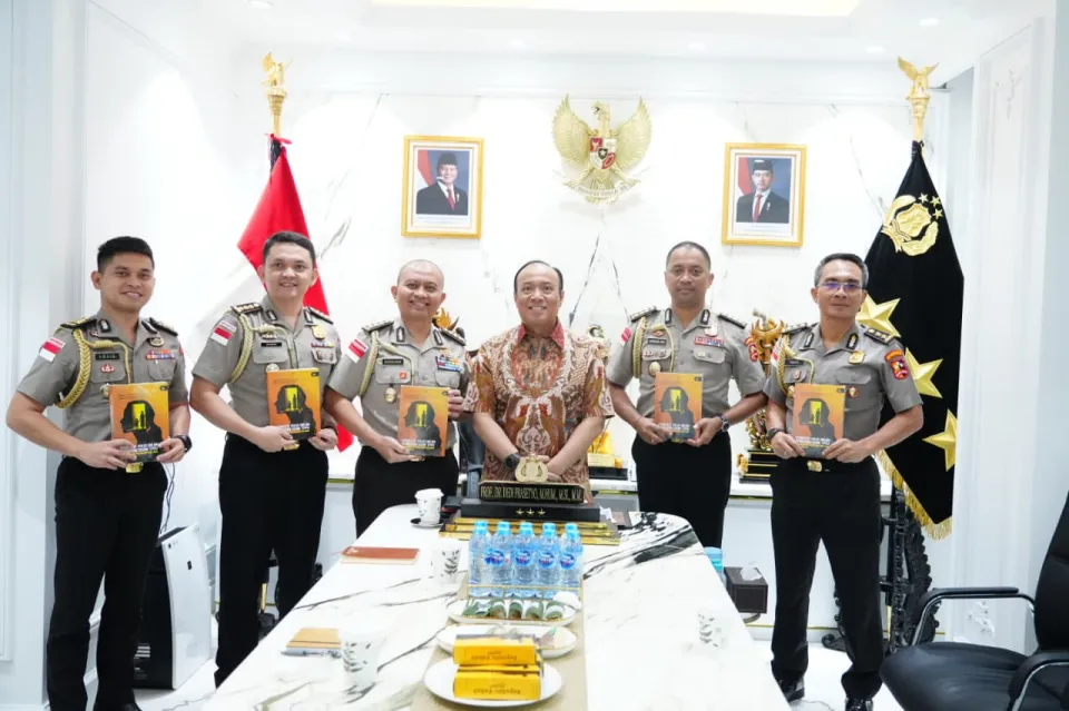 Lewat Buku Strategi Digital, Wakapolri Titip Misi Global Berantas TPPA–PPO kepada Calon Atase Polri