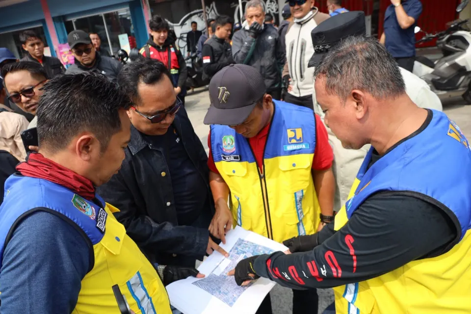 Jalan Anugerah Bekasi Ditargetkan Rampung Tahun Ini, Tri Adhianto Cek Langsung Kondisi Jalan