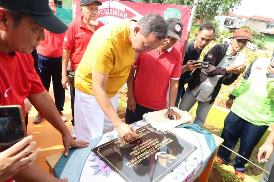 Wali Kota Bekasi Resmikan Taman Resik Istiqomah, Warga Aren Jaya Kini Punya Ruang Hijau Baru