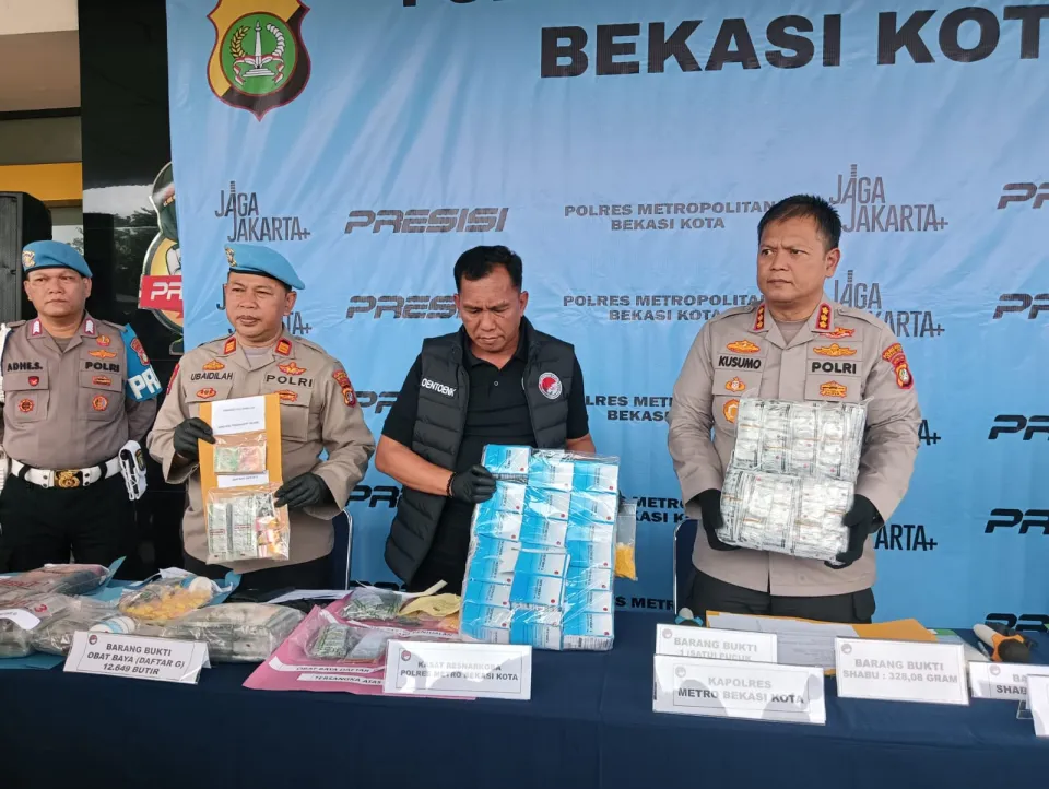 Kapolres Kusumo Wahyu Bintoro Bongkar Jaringan Obat Keras Ilegal di Bekasi: 12.649 Butir Disita, 17 Tersangka dan 13 DPO Diburu