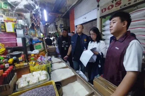 Satgas Saber Polda Metro Jaya Cek Harga Bapokting di Pasar Jakarta Barat Jelang Idul Fitri 2026