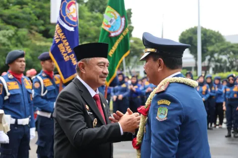 Purna Tugas Penuh Haru, Wawali Harris Bobihoe Lepas Kadis Damkarmat Kota Bekasi