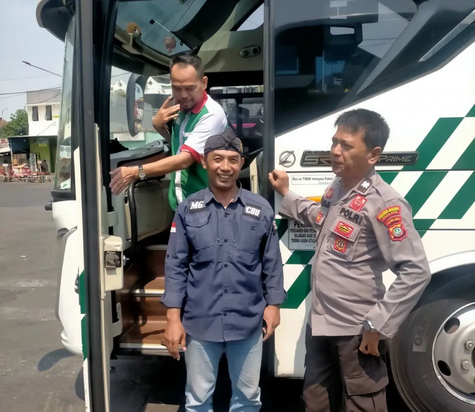 Jaga Jakarta On The Spot, Polisi Hadir Layani Masyarakat dan Jaga Keamanan Terminal Bekasi Timur 