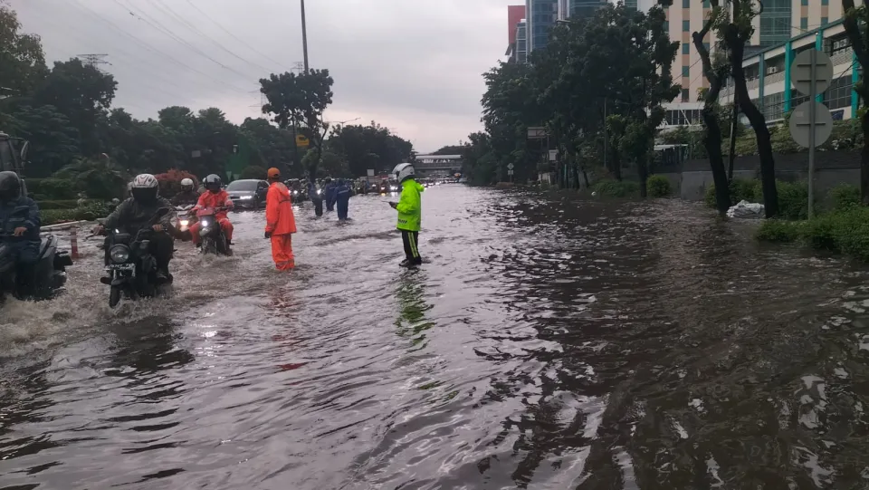 Jakarta Lumpuh Diterjang Banjir, 128 Ribu Personel Polri Nasional Dikerahkan: Ujian Nyata Kesiapsiagaan Negara