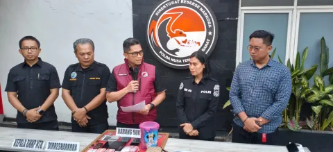 Sabu 51,58 Gram Disembunyikan di Bawah Kandang Ayam, Tiga Pria Diamankan di Mataram