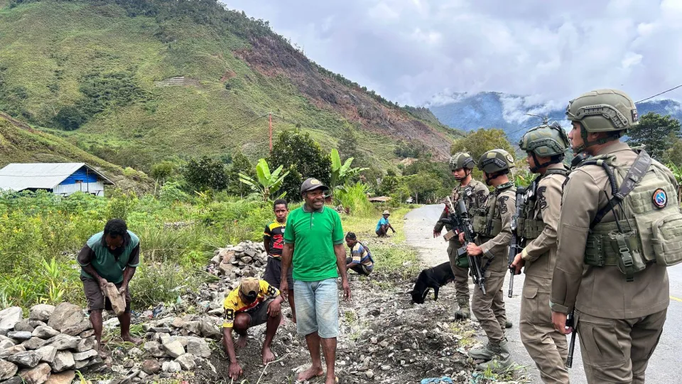 Hari ini Satgas Ops Damai Cartenz Perkuat Pengamanan Wilayah Muara Puncak Jaya Melalui Patroli Rutin