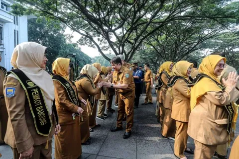 Pemkot Bandung Lepas 58 PNS yang Memasuki Masa Purnatugas