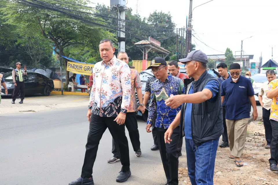 Tinjau Drainase Cimuning, Wali Kota Bekasi Temukan Saluran Tertutup Bangunan Warga