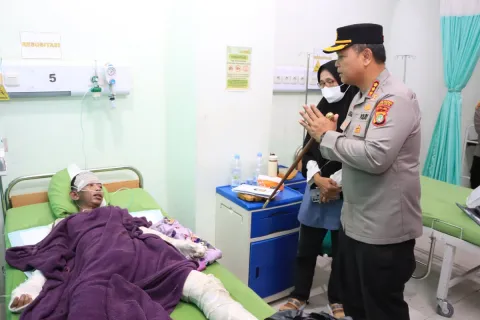 Update Kebakaran Cimuning Bekasi, Kapolres Jenguk 17 Korban dan Salurkan Bantuan