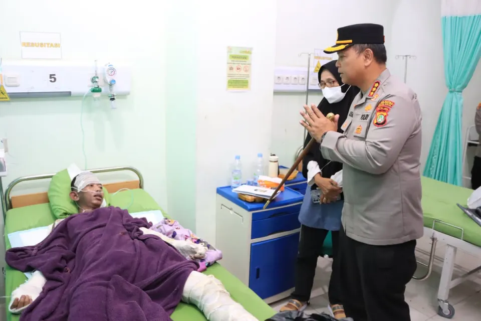 Update Kebakaran Cimuning Bekasi, Kapolres Jenguk 17 Korban dan Salurkan Bantuan