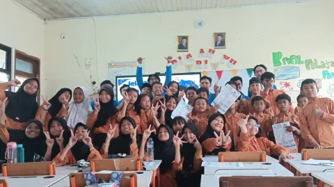 Literasi Digital di SDN Kebalen 07 Bekasi, Mahasiswa UBSI Ajarkan Pentingnya Keamanan Internet