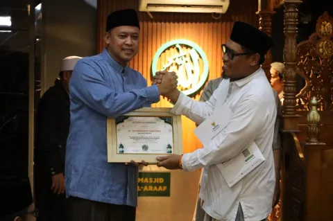 Wali Kota Bekasi Tri Adhianto Tarling di Mustika Jaya: Gaspol Kebersihan, Pabrik Pengolahan Sampah 2028 & Layanan Ambulans!