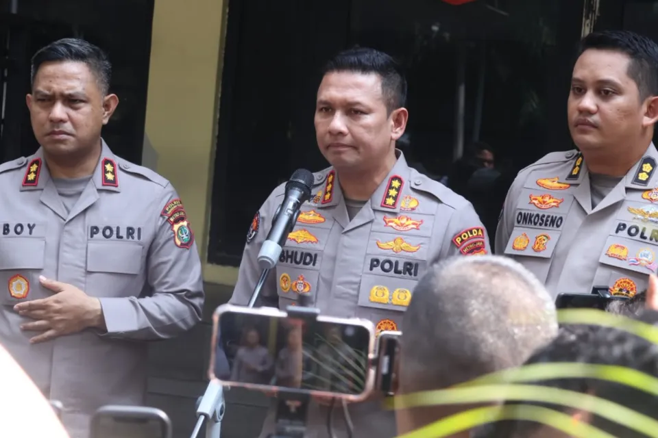 Terbaru Polda Metro Jaya Luruskan Temuan 996 Benda Mirip Senjata di Yayasan Jaksel, Hanya 1 Senjata Api