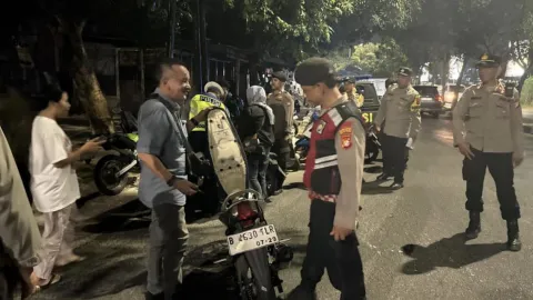 Kapolsek Bekasi Barat Pimpin Razia Stasioner, Polisi Perkuat Patroli Cegah Tawuran