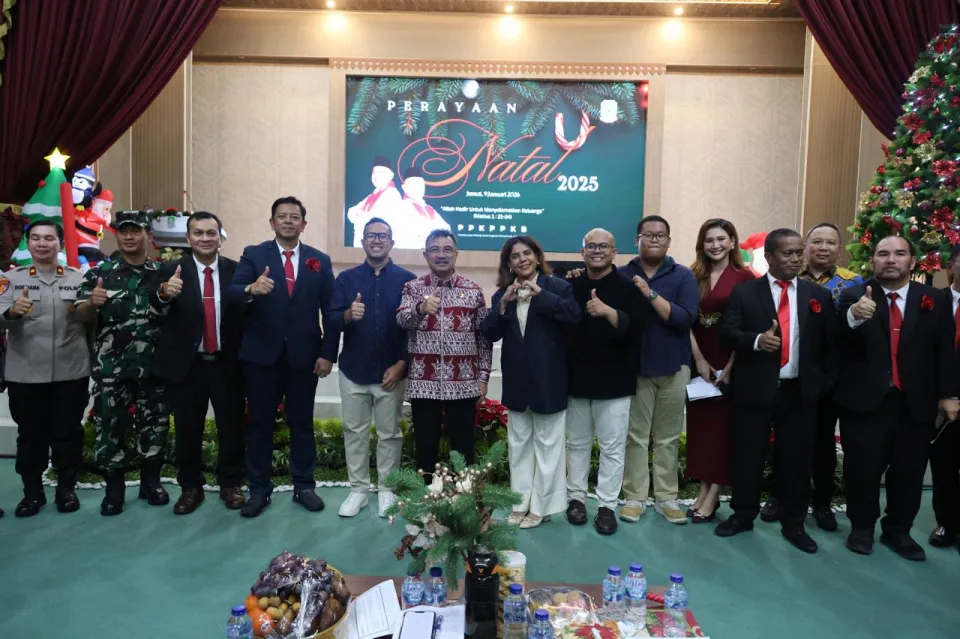 Hadir di Natal ASN Pemkot Bekasi, Wawali Harris Bobihoe Tegaskan: Kita Satu Keluarga untuk Wujudkan Kota Nyaman dan Sejahtera