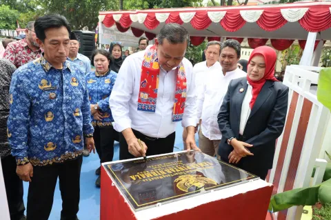 Tri Adhianto Resmikan Taman Pintar Nirmala di Bekasi, Ada Perpustakaan dan Bank Sampah