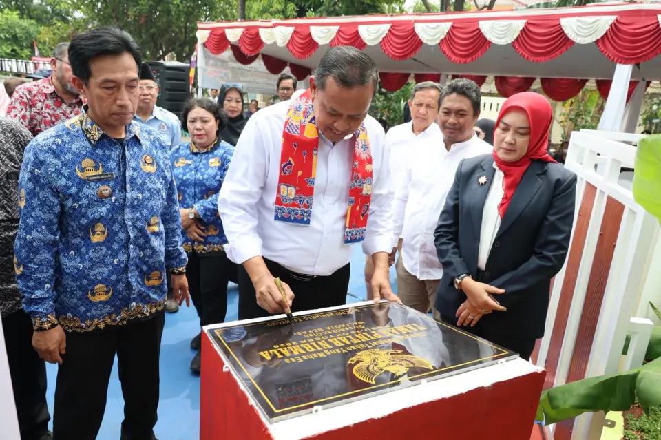 Tri Adhianto Resmikan Taman Pintar Nirmala di Bekasi, Ada Perpustakaan dan Bank Sampah