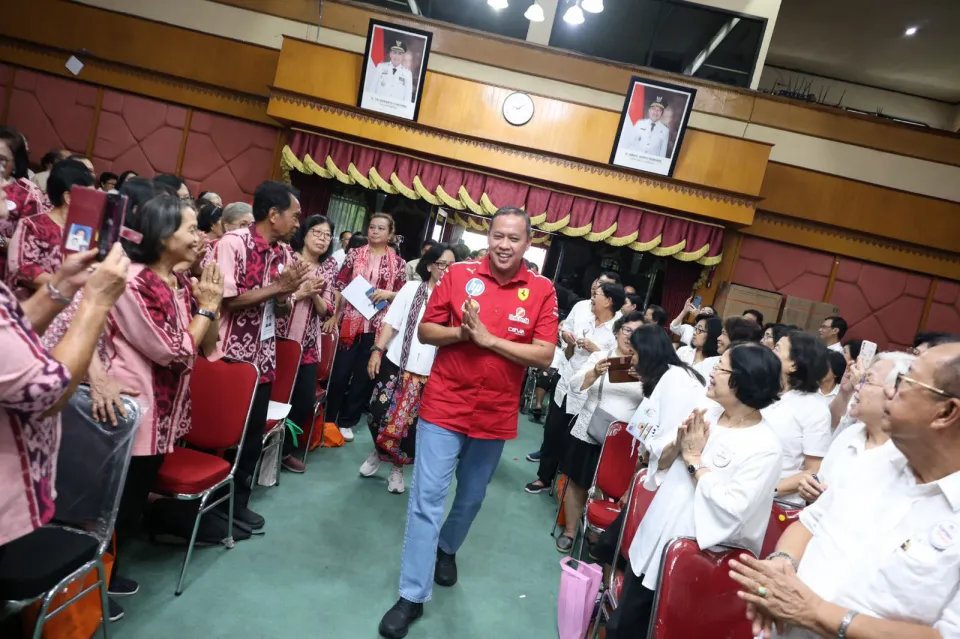 Wali Kota Bekasi Resmikan Sekolah Lansia KUN, Dorong Lansia Tetap Sehat dan Produktif